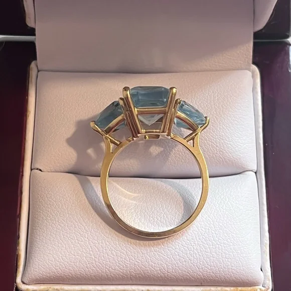 Blue Topaz | 3 Stone | 14k gold ring - Picture 6 of 11